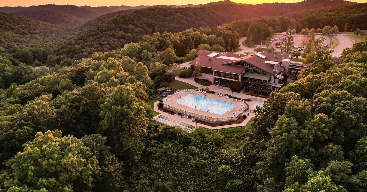 An aerial view of the Shawnee Park Lodge property, showcasing the outdoor pool.